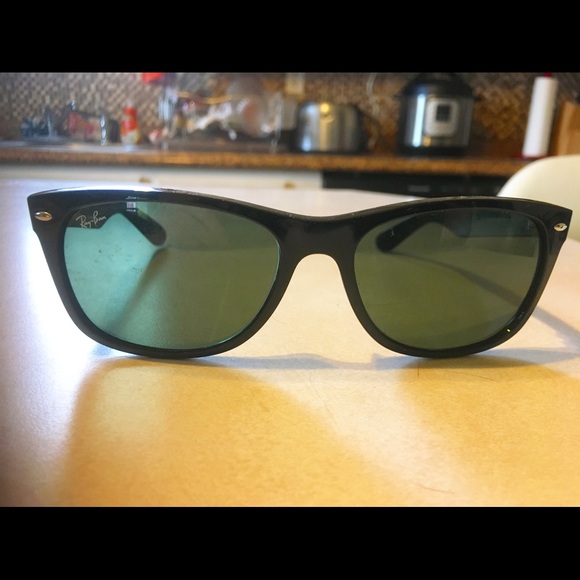 Oversized black Ray-Ban Wayfarer Sunglasses! - Picture 4 of 4